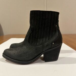 ANTHROPOLOGY Musse and CLoud Black Ankle Heels